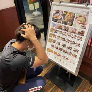 今日は晩御飯のおかず何にしようかしら〜