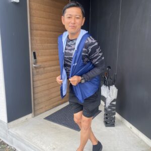 突入する